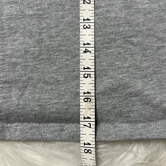 Friends Holiday T-shirt Size Medium - Picture 5 of 6